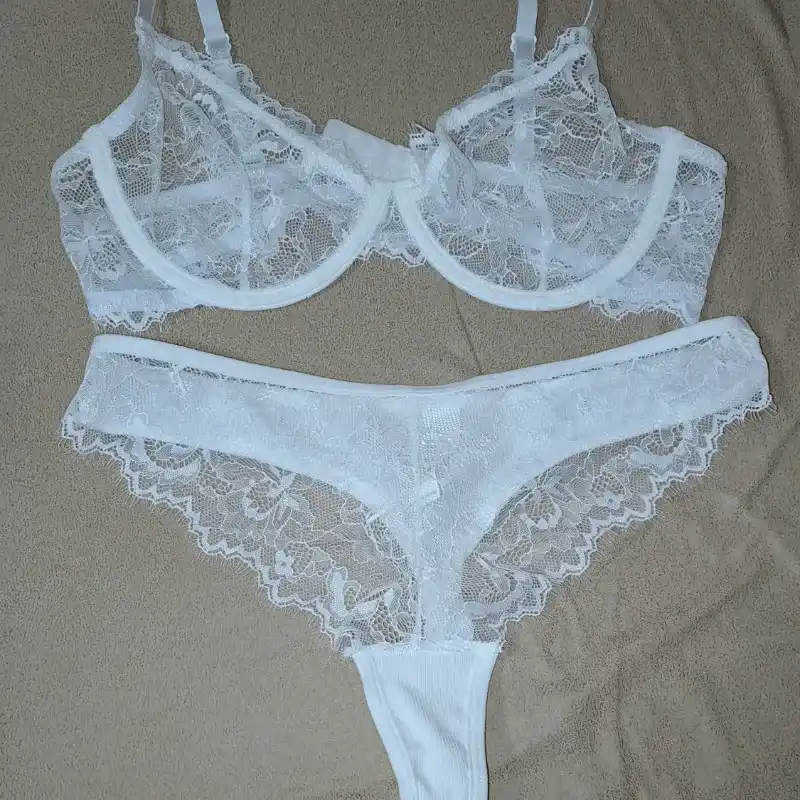 Set de ajustador y tanga de encaje blanco