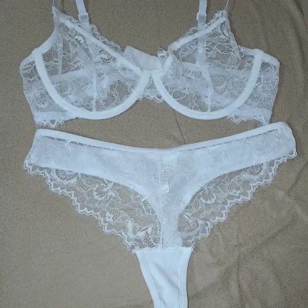 Set de ajustador y tanga de encaje blanco