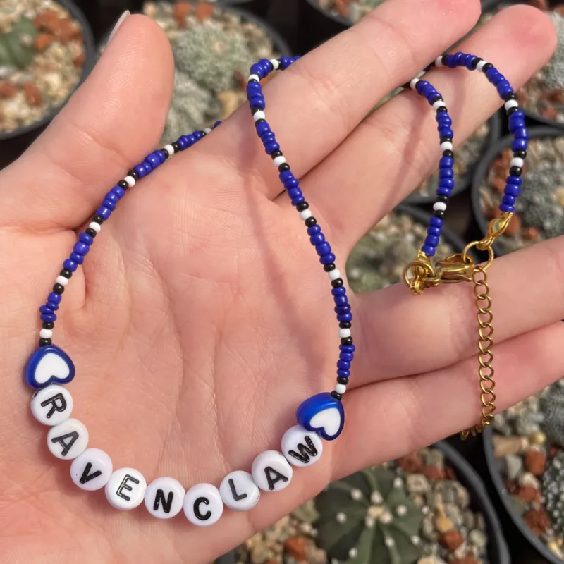 Collares temáticos.