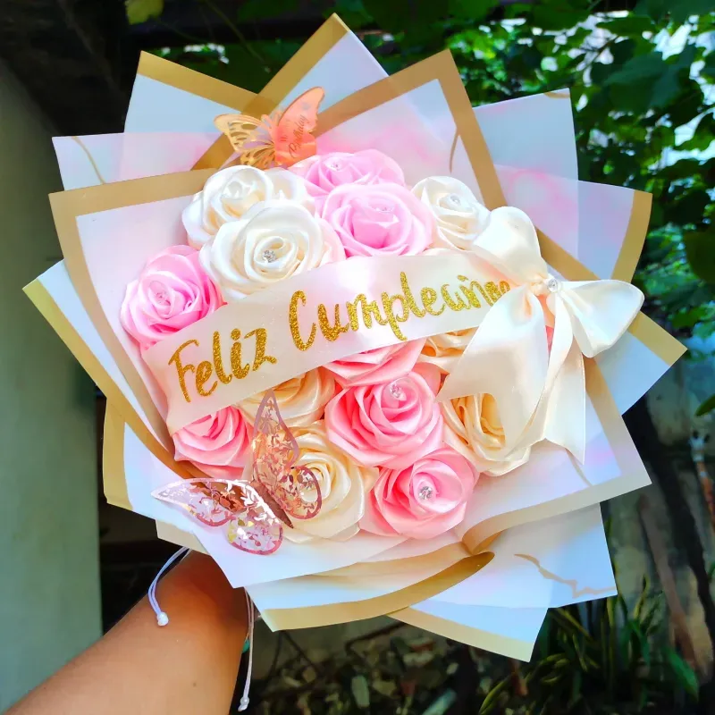 Ramo de 15 rosas + cinta personalizada