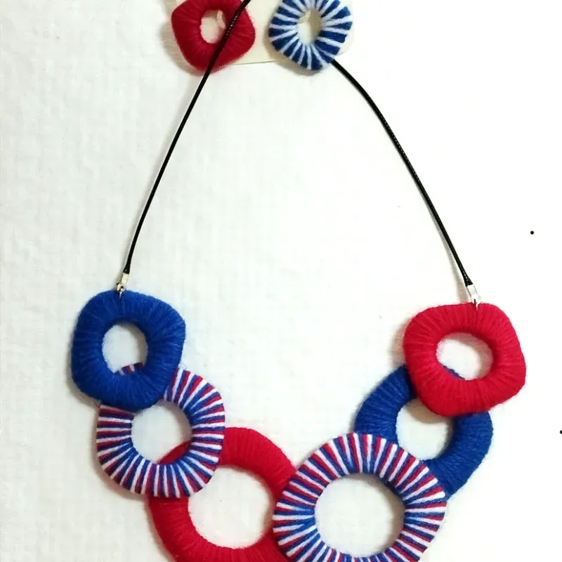 Conjunto de collar y aretes