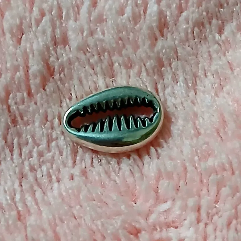 Dije Caracol de metal