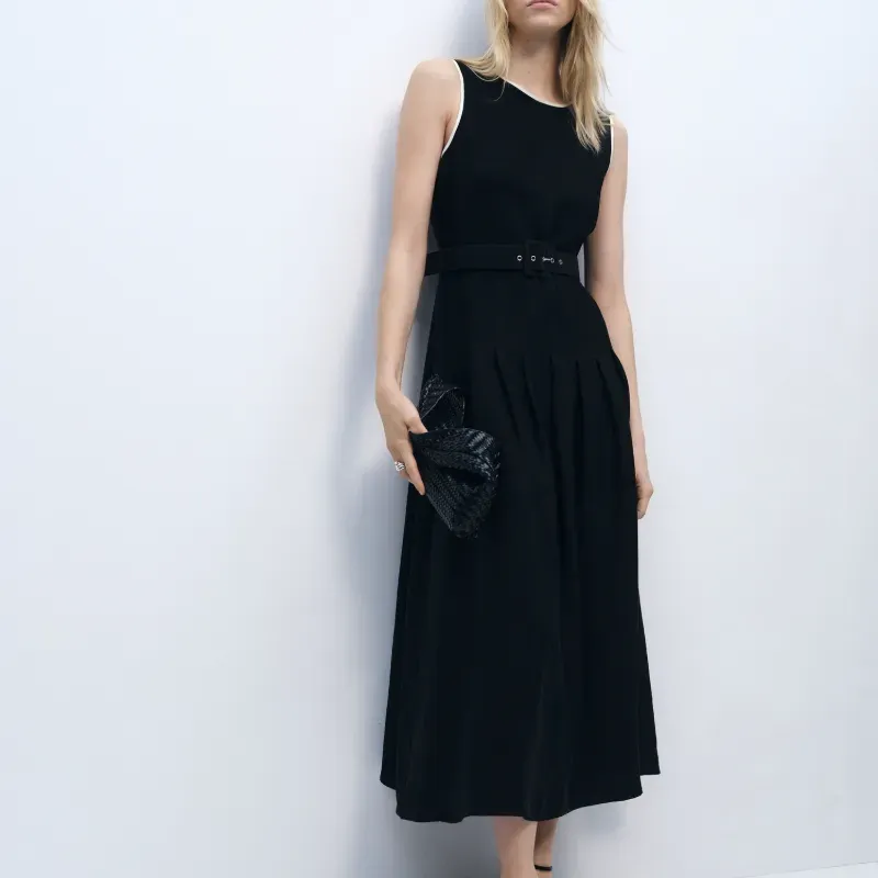 Vestido negro con cinturón Mango