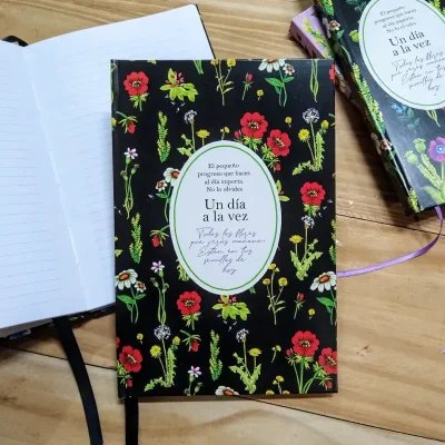 Agenda de flores silvestres rojas con fondo negro