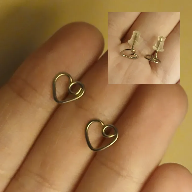 Aretes de corazón pequeños (0.8mm)
