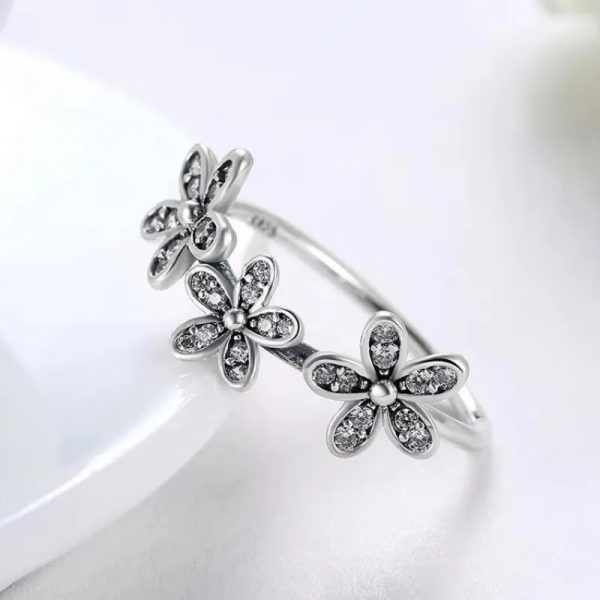 Anillo Pandora margaritas