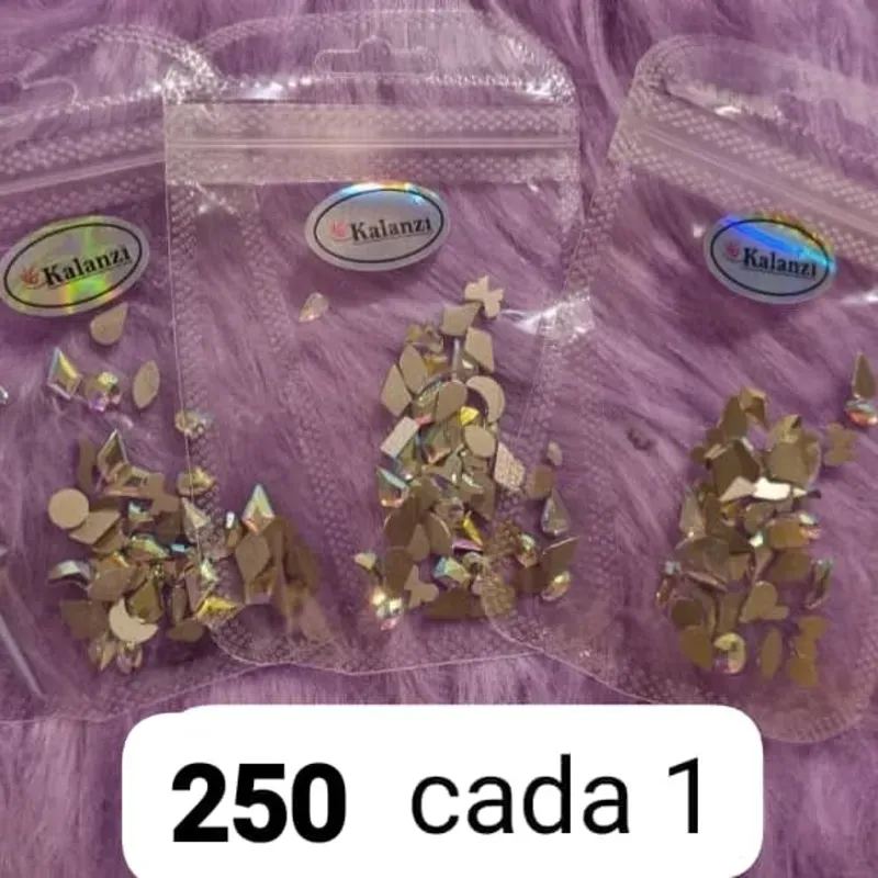 Paquete de piedras para decorar uñas