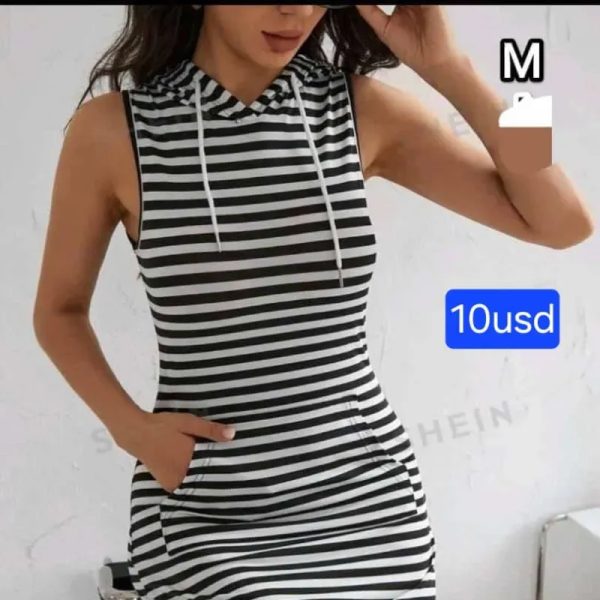 Vestido Corto de Rayas y Gorro