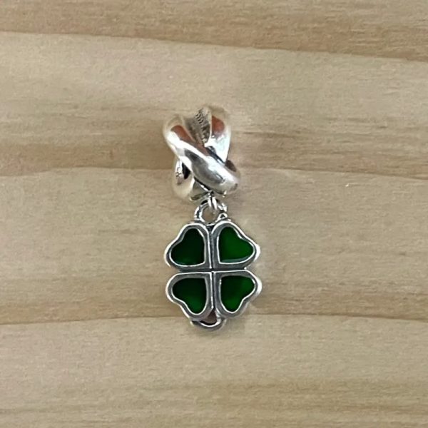 Charm trébol colgante
