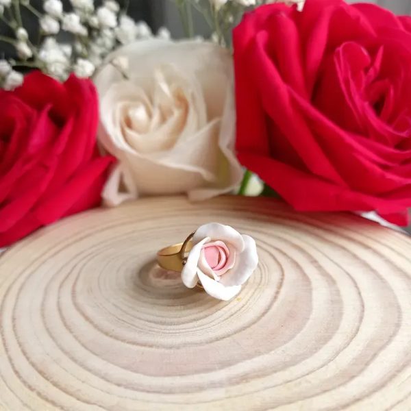✨Anillo de Rosa Blanca con centro Rosa✨