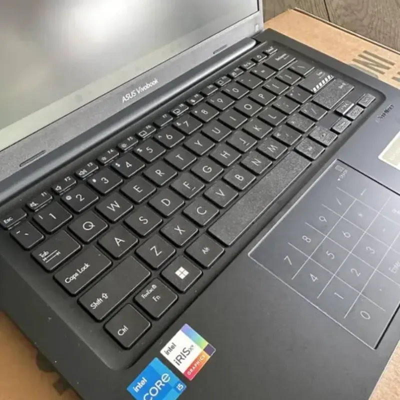 ASUS VIVOBOOK compacta Nueva en caja ✨