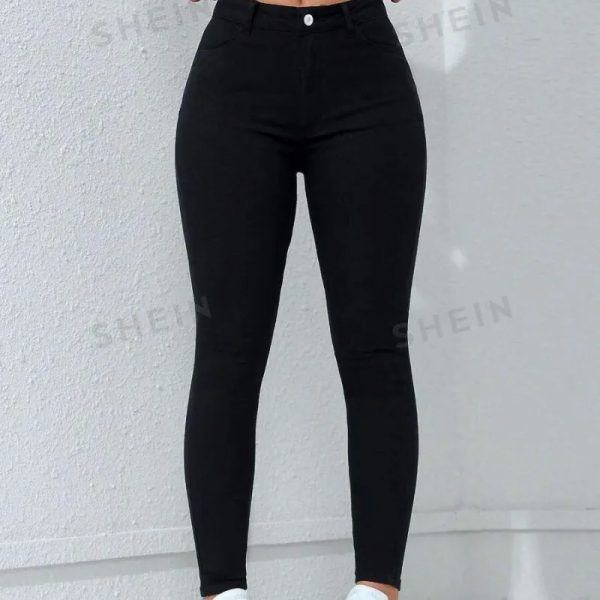 Pantalón negro entallado