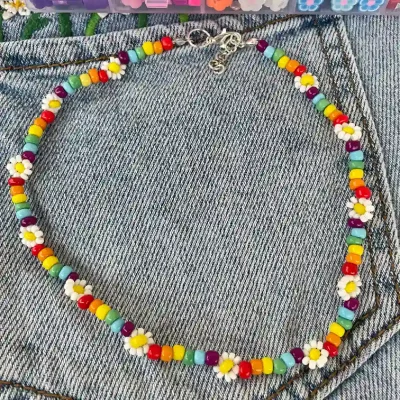 Collar de florecitas