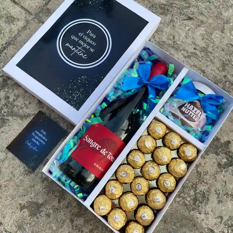 Botella de vino+ Nutella+ 18 Ferreros Rocher+ Tarjeta Dedicatoria