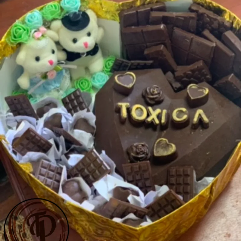 Corazón gigante y peluches 