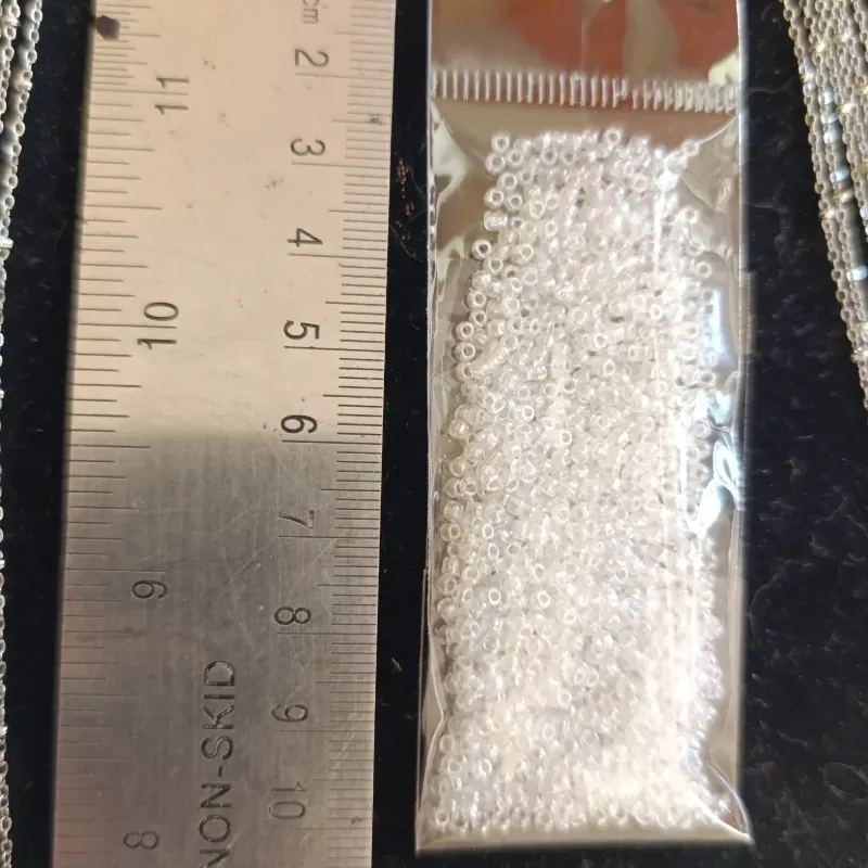 Chaquira calibrada de 2 mm transparente