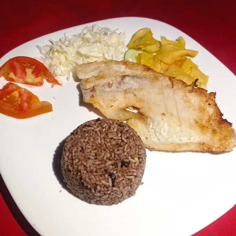 Filete de pescado grillé