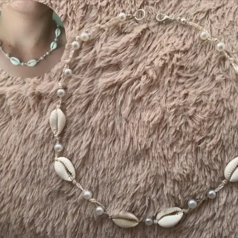 Collar de caracoles y perlitas