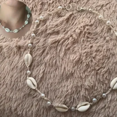 Collar de caracoles y perlitas