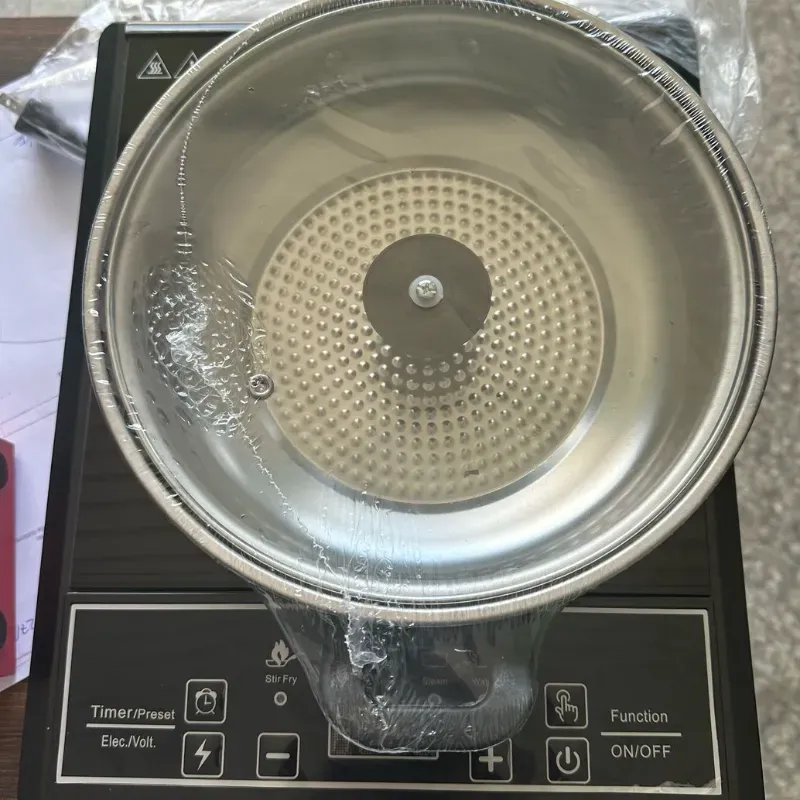 Cocina de inducción sencilla con una cazuela .Marca MAF