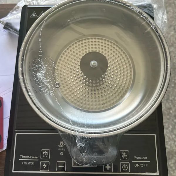 Cocina de inducción sencilla con una cazuela .Marca MAF