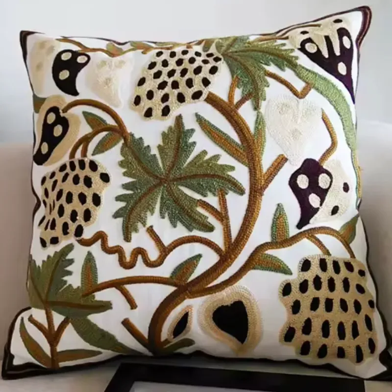 Cojín bordado en tonos verdes