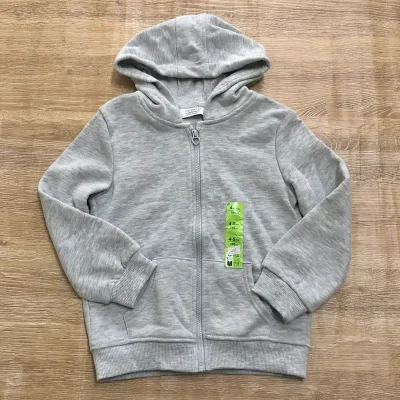 Abrigo gris con capucha