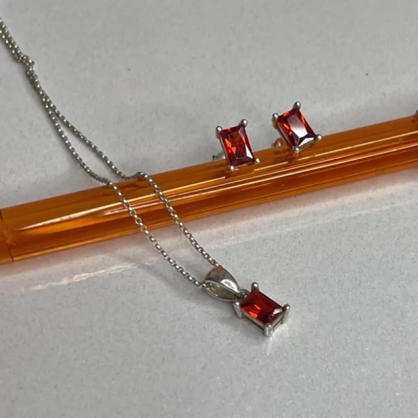 Conjunto cadena y aretes