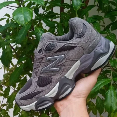 New Balance 9060 gris oscuro