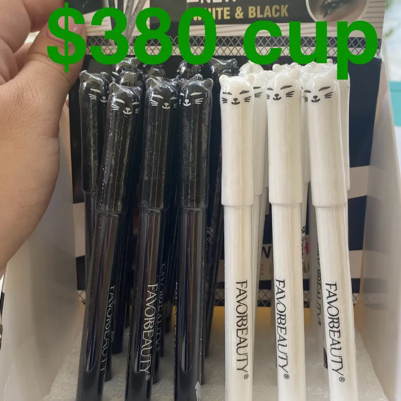 Delineadores blancos y negros