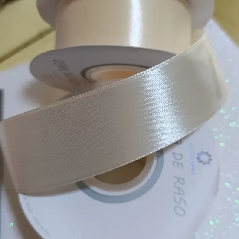 Cinta de satín de 4 cm de ancho color hueso