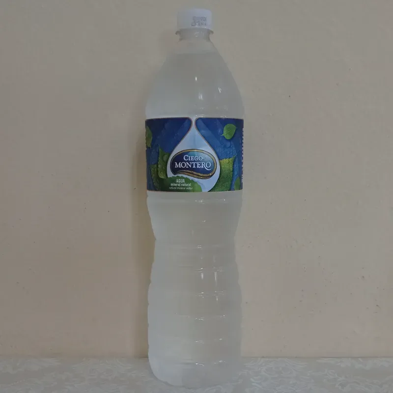 Agua mineral natural