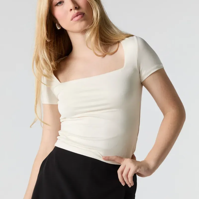 Top básico color crema