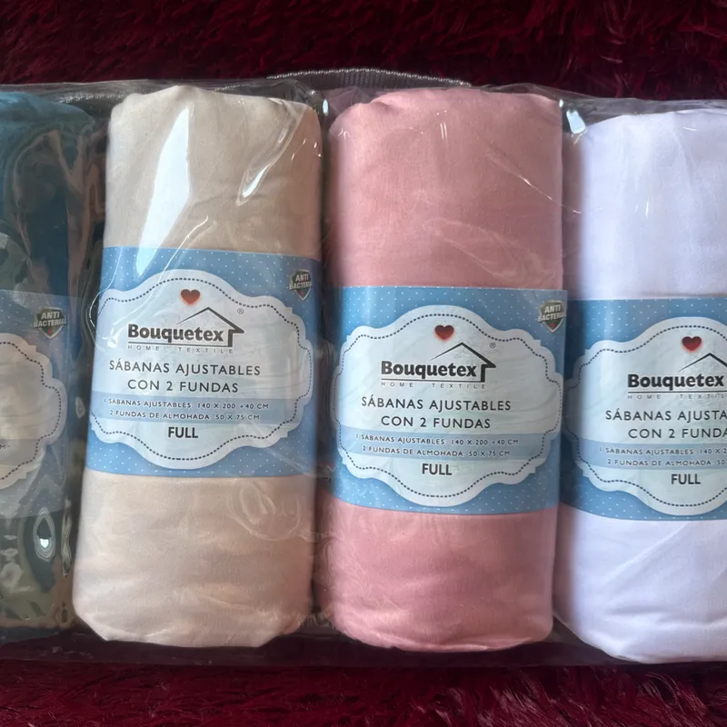 Juego de sábana con 2 fundas.