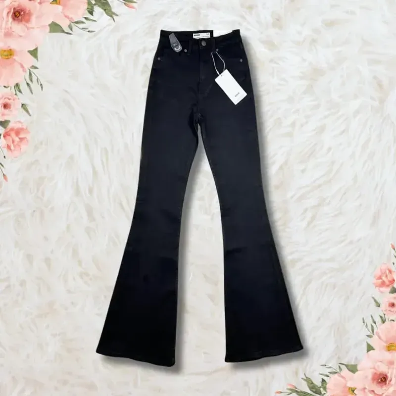 Pantalón negro campana