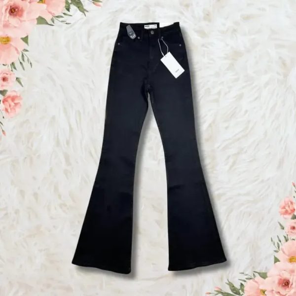 Pantalón negro campana