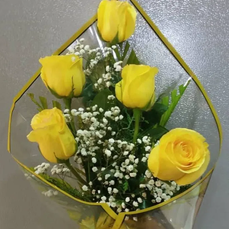 Ramo de 5 rosas amarillas importadas