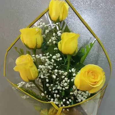 Ramo de 5 rosas amarillas importadas