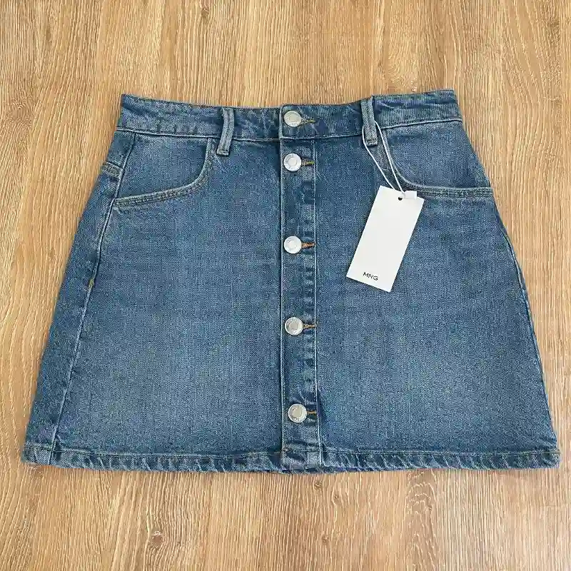 Saya de mezclilla con botones