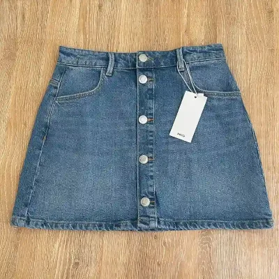 Saya de mezclilla con botones