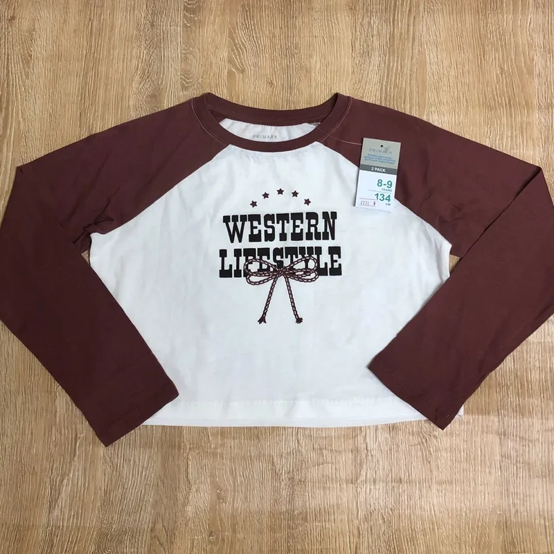 Enguatada con mangas color rojo vino