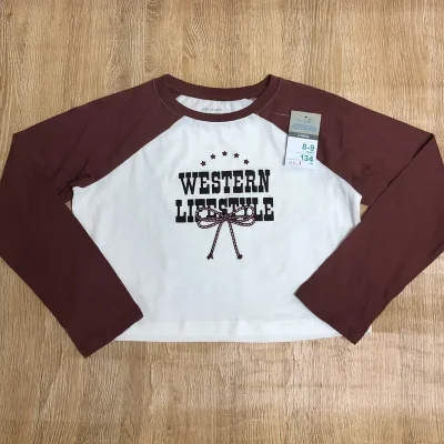 Enguatada con mangas color rojo vino