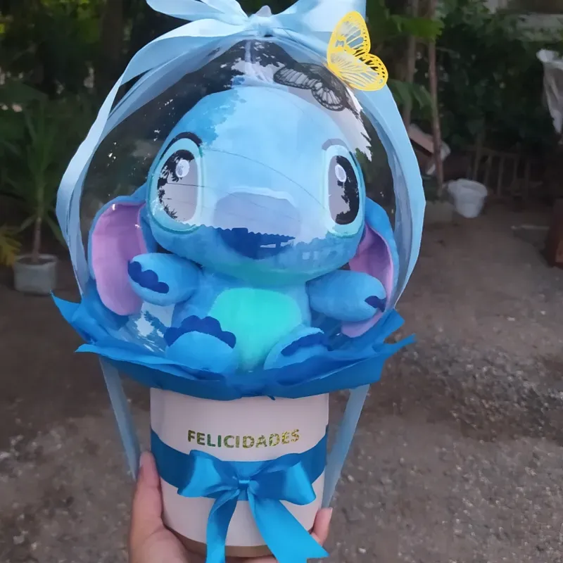 Caja con peluche dentro del globo