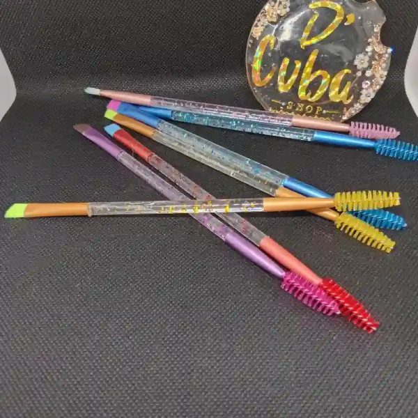 Pinceles con cepillos