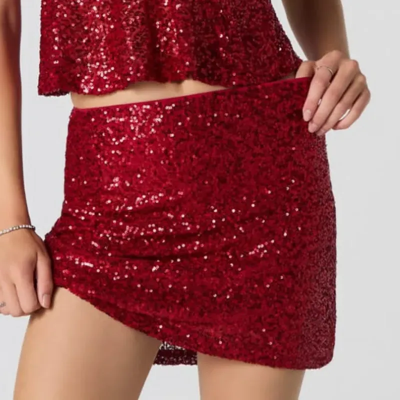 Saya roja de lentejuelas