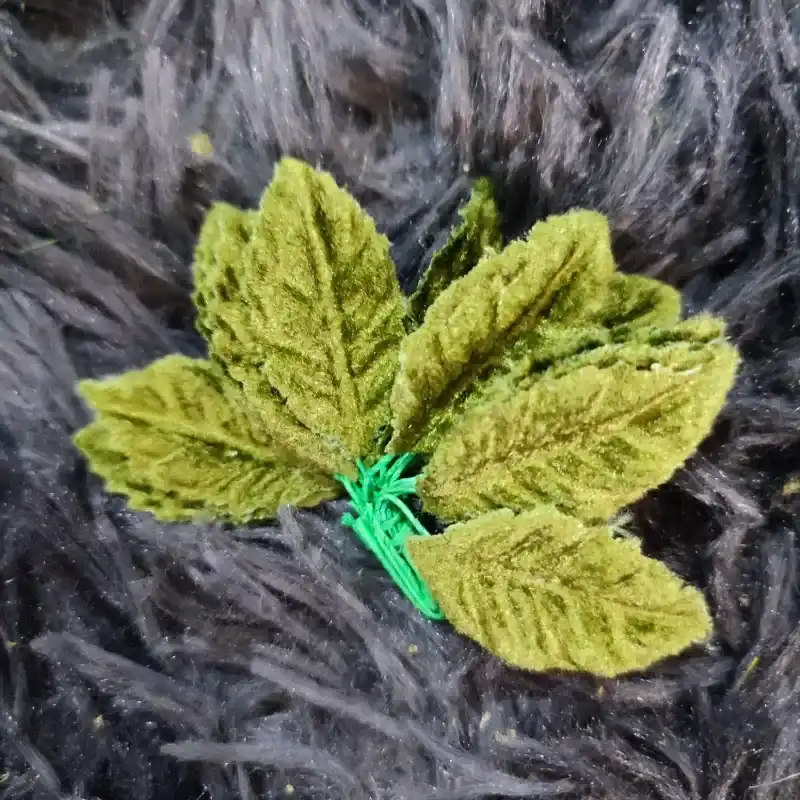 Ramo de 24 hojas de terciopelo 3,5cm de largo