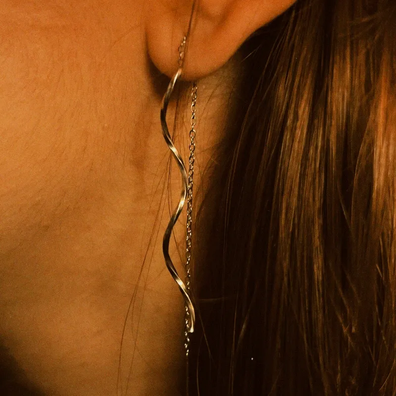 Pendientes plateados colgantes