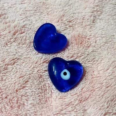 Ojo turco azul forma de corazón