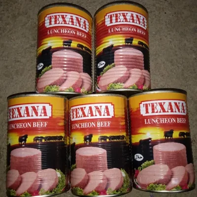 Latas de carne de res  