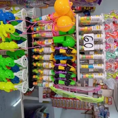 Juguetes con caramelos